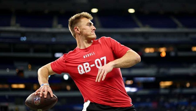 Minnesota Vikings y Denver Broncos ponen esperanzas en un nuevo mariscal de campo
